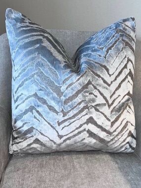 1-NWT CALDEIRA DECORATIVE PILLOWS MADE
IN UK